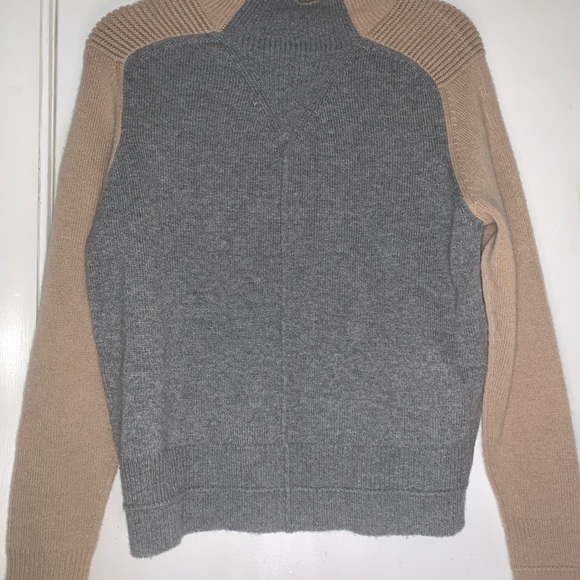 Men's Gray and Tan Sweater - Picture 1 of 4